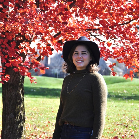 Meet your Posher, Fernanda - Picture 15 of 16